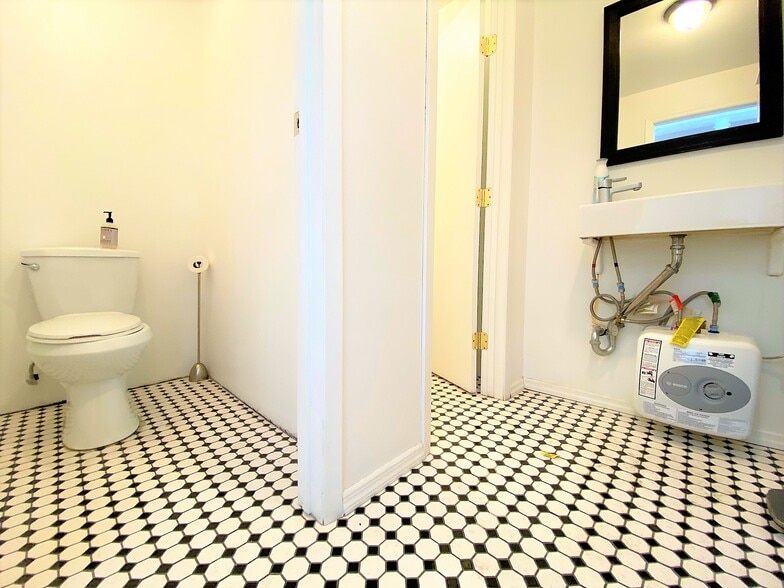 More Photos Of 424-426 Broadway, New York Loft Creative Space For Sale