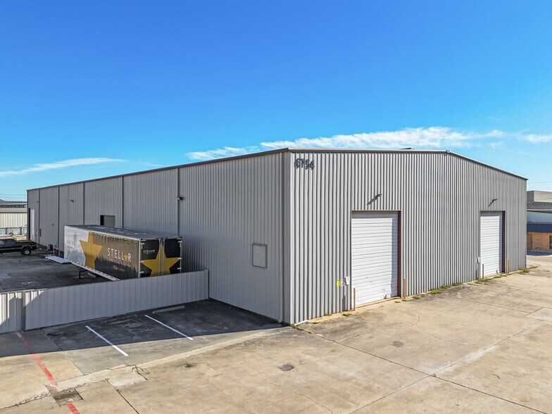 More Photos Of 6754-6758 Northwinds Dr, Houston Warehouse For Lease