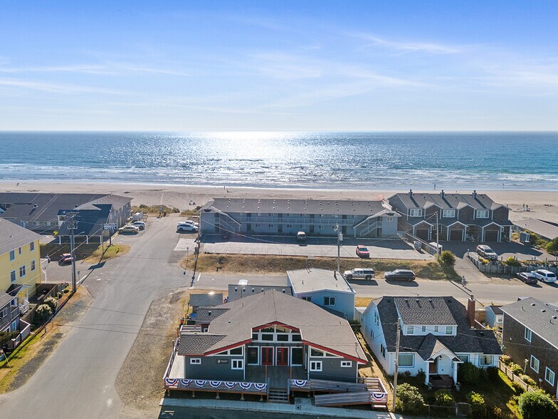 More Photos Of 165 S Miller St, Rockaway Beach Flex For Sale