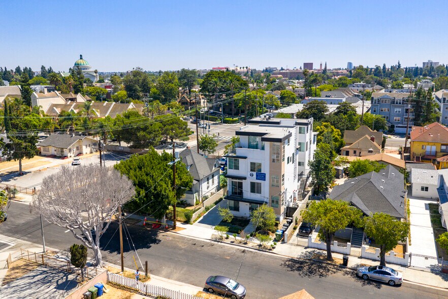 More Photos Of 1208 W 25th St, Los Angeles Multifamily For Sale