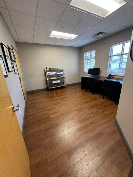 More Photos Of 996 Wilkinson Trce, Bowling Green Office For Sale