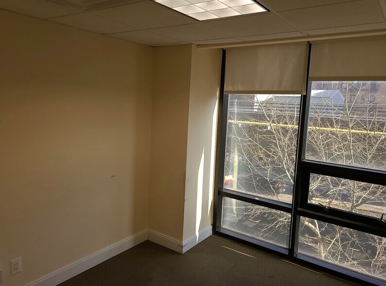 More Photos Of 30-74 31st St, Astoria Medical For Lease