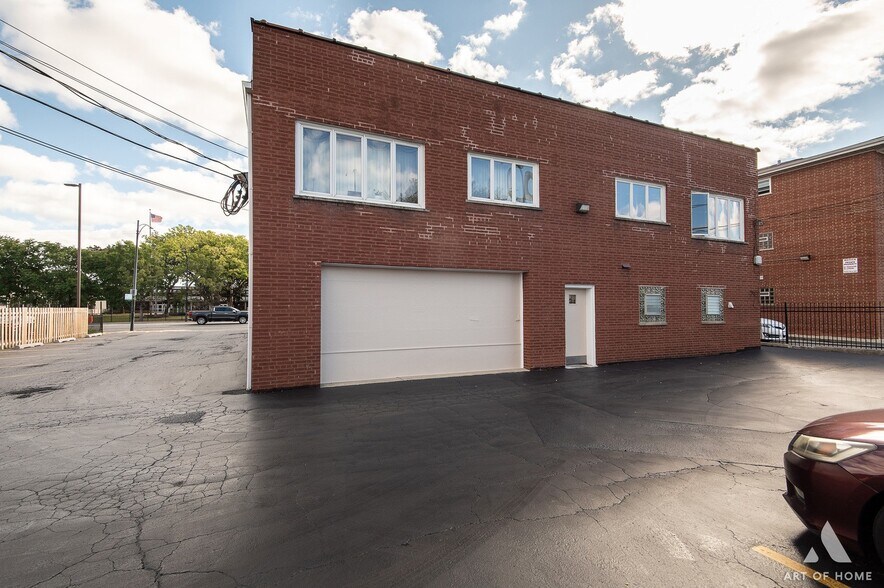 More Photos Of 7922 S Pulaski Rd, Chicago Office For Sale