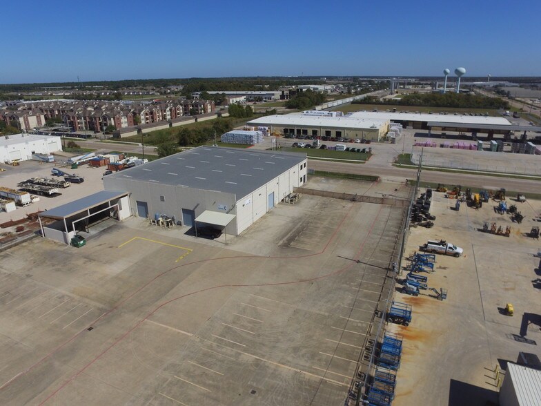 More Photos Of 18155 Chisholm Trl, Houston Warehouse For Lease