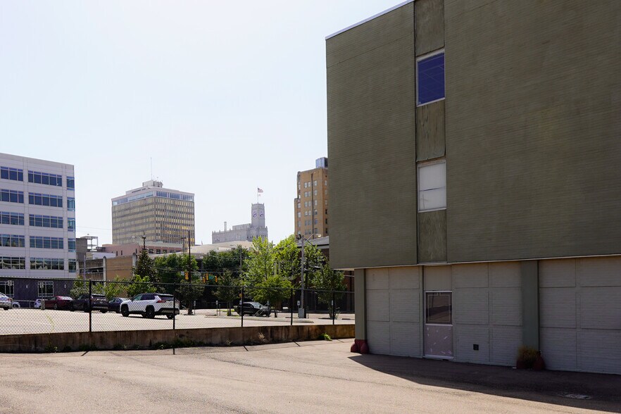 More Photos Of 222 N President St, Jackson Office Residential For Sale