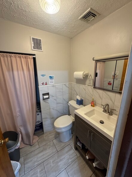 More Photos Of 6702 Bergenline Ave, West New York Storefront Retail Office For Sale