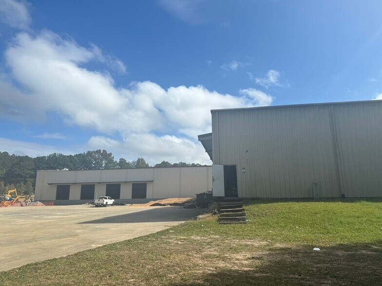 More Photos Of 71 Busch Dr, Lagrange Warehouse For Lease