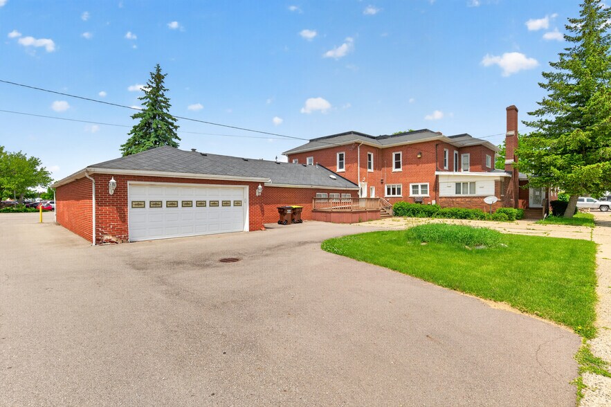 More Photos Of 209 N Main St, Belleville Medical For Sale