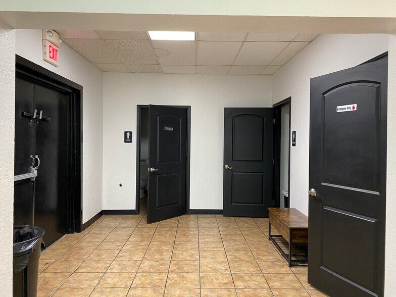 More Photos Of 3205 W Cuthbert Ave, Midland Unknown For Lease