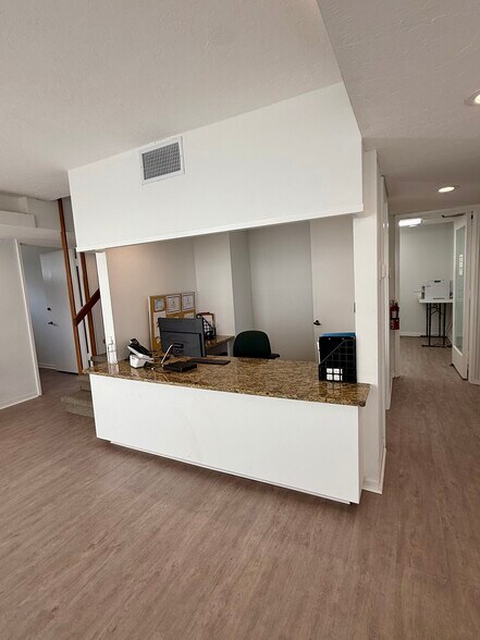 More Photos Of 2155 Main St, Sarasota Medical For Lease