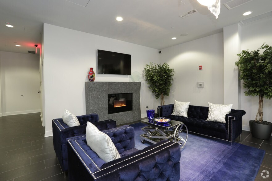 More Photos Of 1720 Central St, Evanston Apartments For Lease