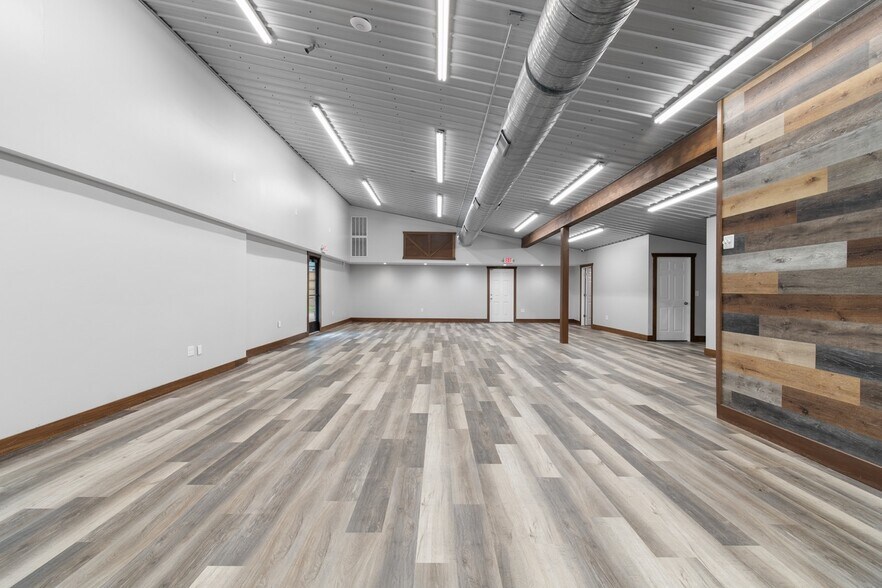 More Photos Of 4291 Manchester Ave NW, North Lawrence Office For Sale