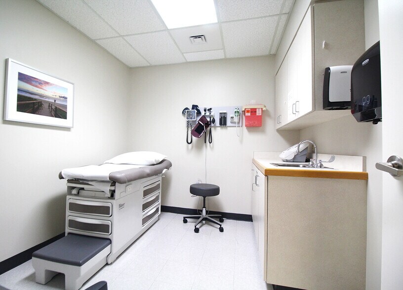 More Photos Of 2233 Park Ave, Orange Park Medical For Lease