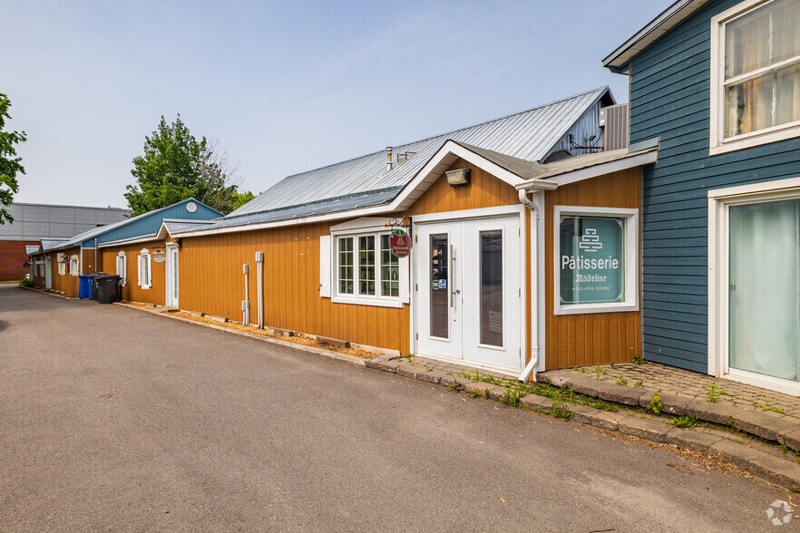 More Photos Of 2952-2954 Ch Sainte-Marie, Mascouche General Retail For Sale