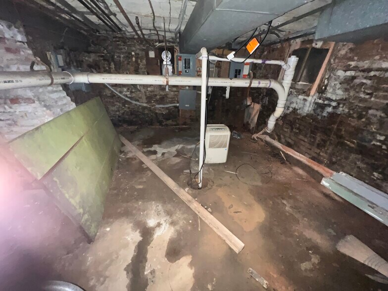 More Photos Of 1438-1442 Light St, Baltimore Showroom For Sale