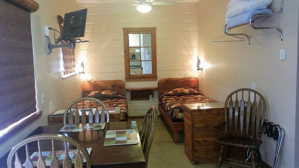 More Photos Of 105 E Court Dr, Merrill Hotel For Sale