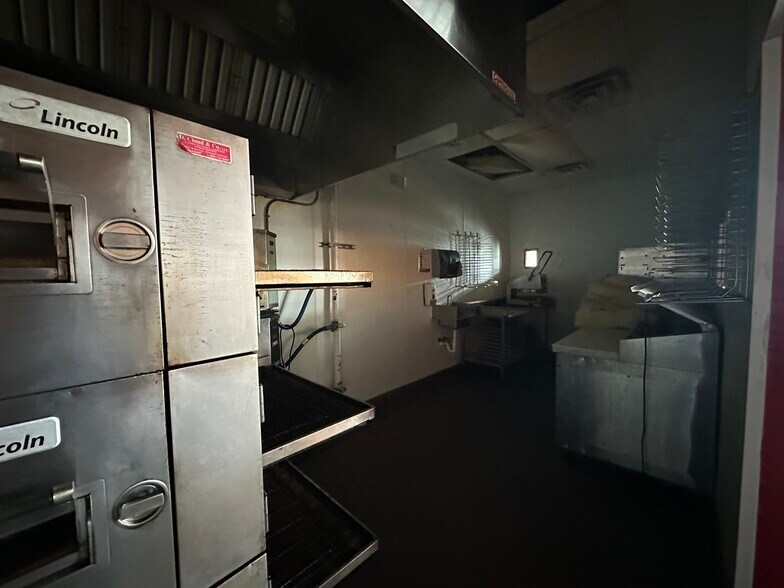 More Photos Of 2150-2172 Walker Lake Rd, Ontario General Retail For Sale
