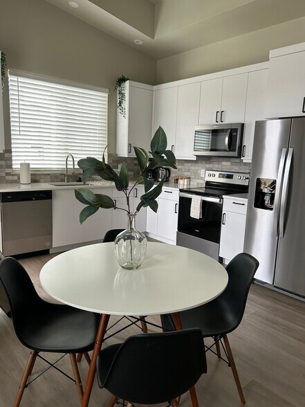 More Photos Of 944 Jerome St, Fort Collins General Retail For Sale