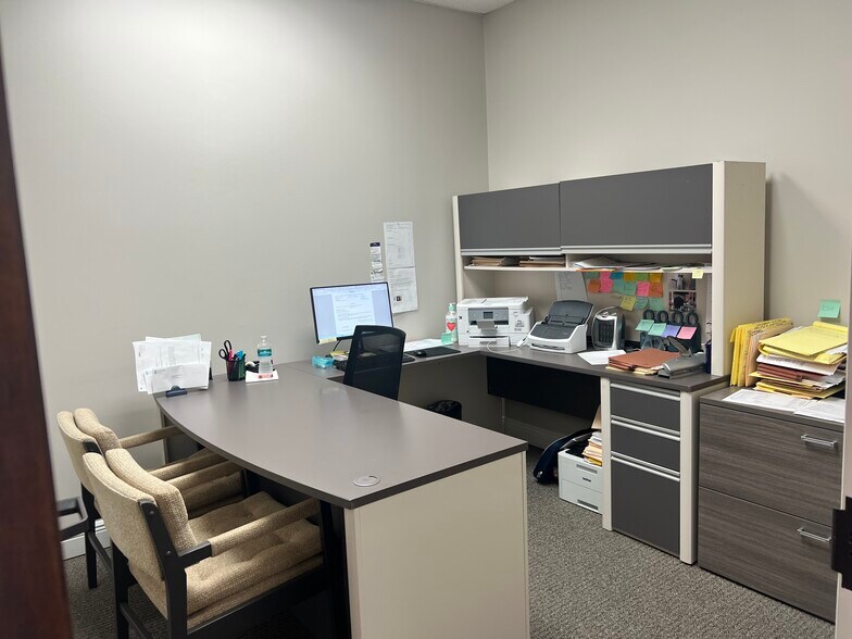 More Photos Of 16540 Pointe Village Dr, Lutz Storefront Retail Office For Lease