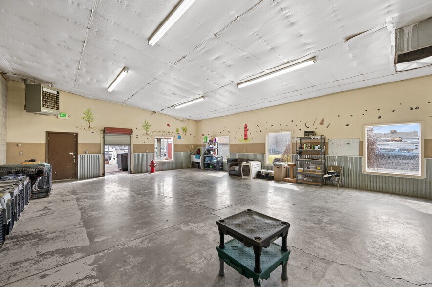More Photos Of 5951 S Stratler St, Salt Lake City Veterinarian Kennel For Sale