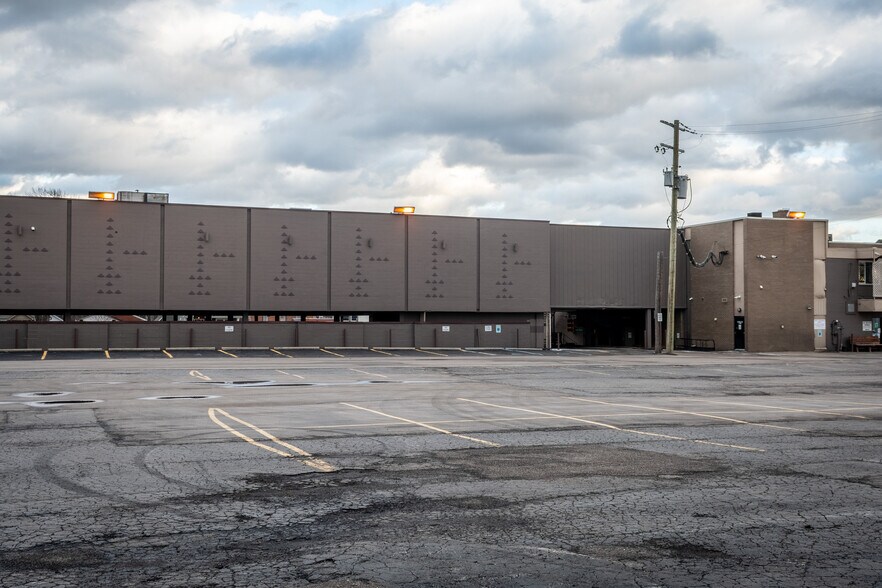 More Photos Of 3490 12 Mile Rd, Berkley General Retail For Sale