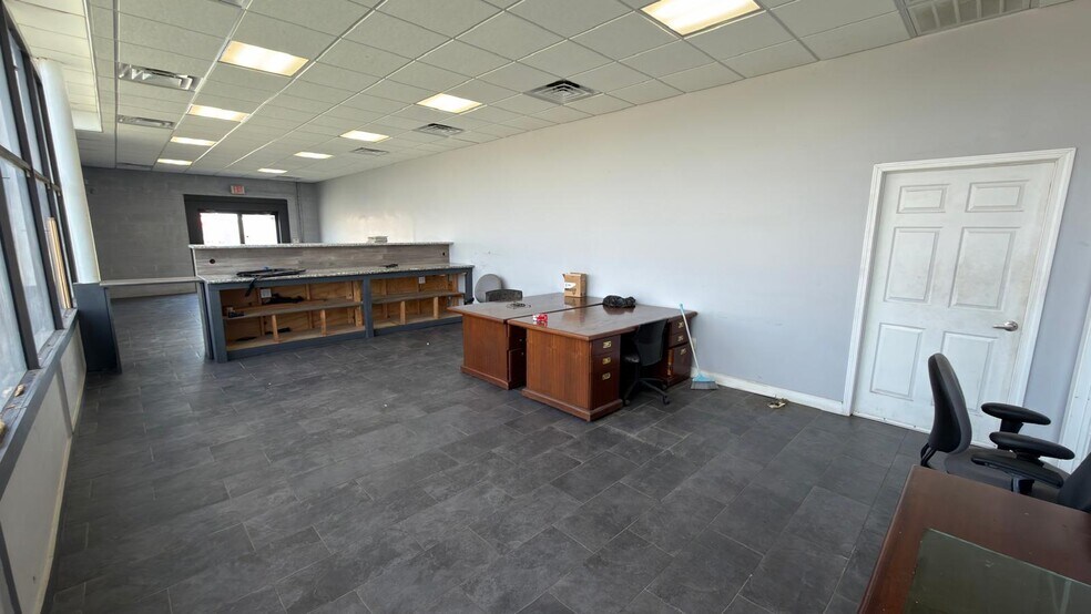 More Photos Of 5440 Gulf Fwy, Houston Warehouse For Lease