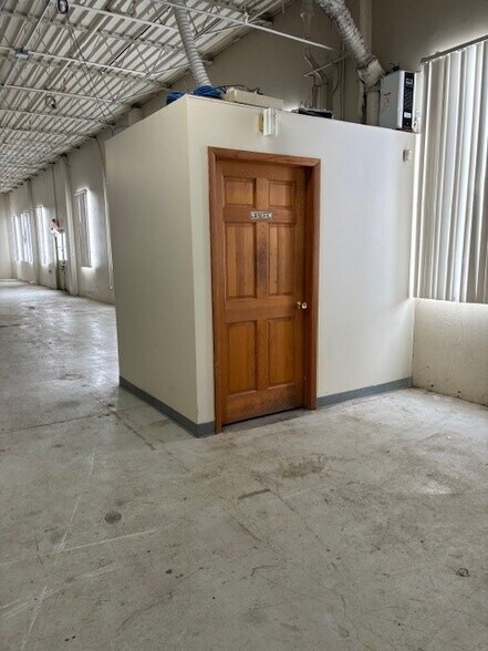 More Photos Of 6085 Court Street Rd, Syracuse Warehouse For Lease