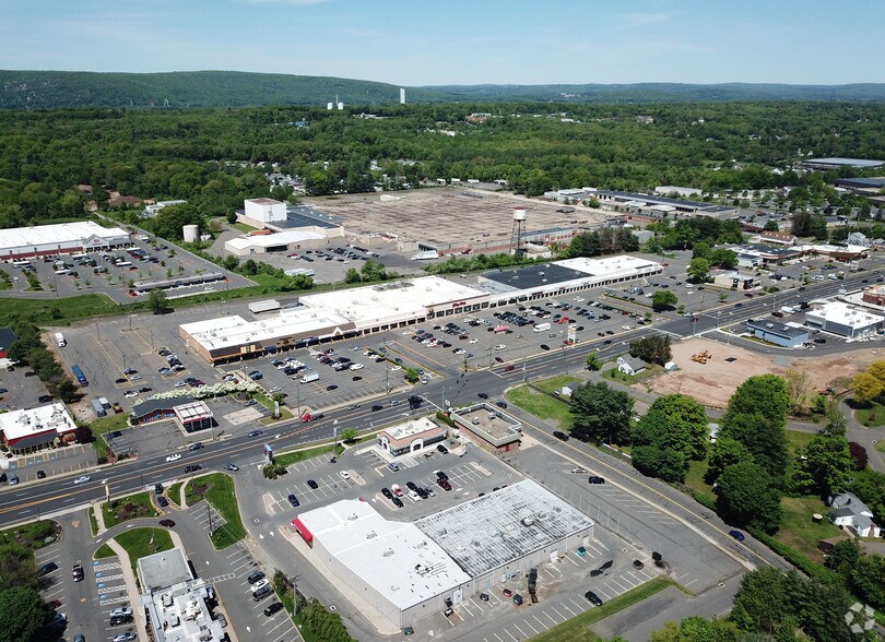 More Photos Of 700-800 Queen St, Southington Unknown For Lease