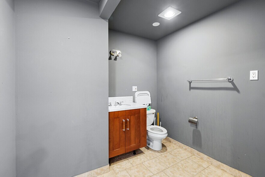 More Photos Of 3364 S Robertson Blvd, Los Angeles Warehouse For Sale