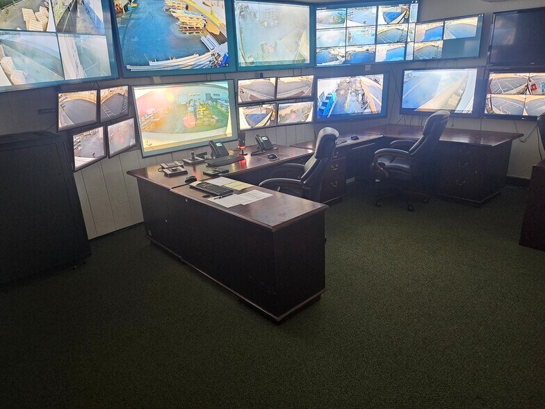 More Photos Of 15317 Paramount Blvd, Paramount Office For Lease