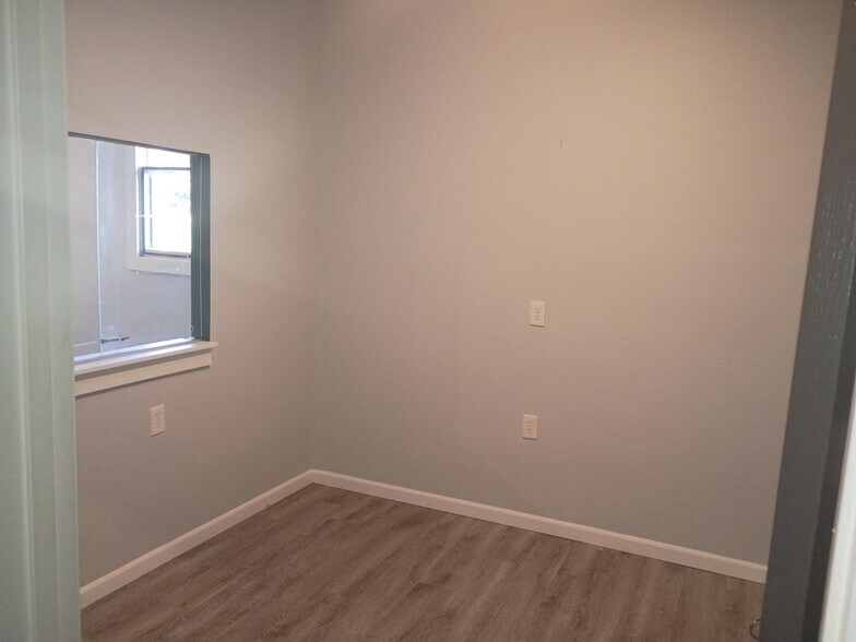 More Photos Of 1008 Troy Ofallon Rd, Troy Office For Lease