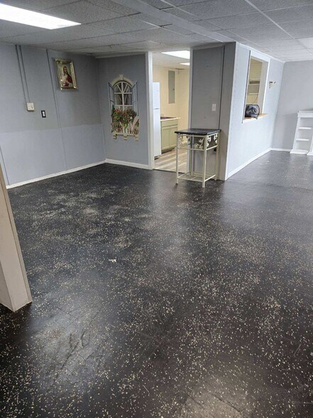 More Photos Of 305.5 N Logan St, Gaffney Storefront Retail Residential For Sale