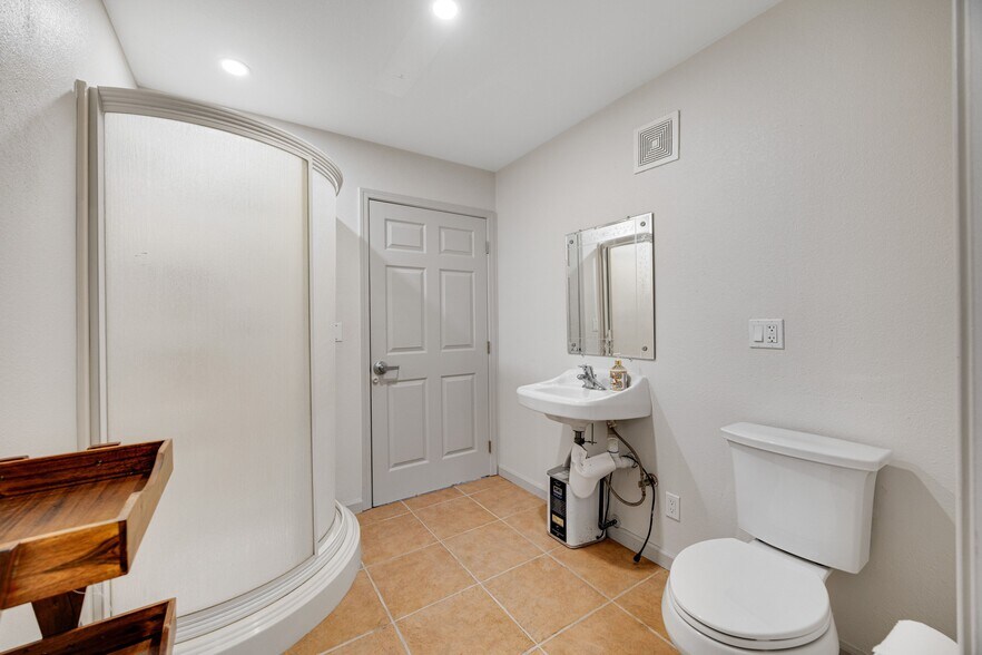 More Photos Of 129 Lower Pacific Dr, Whitethorn General Retail For Sale