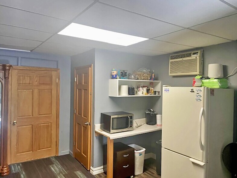 More Photos Of 1516 S Lincoln Ave, Salem Freestanding For Sale