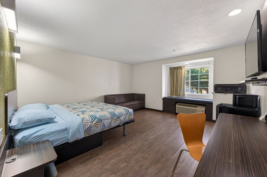 More Photos Of 1901 Broadcast St, Gastonia Hotel For Sale