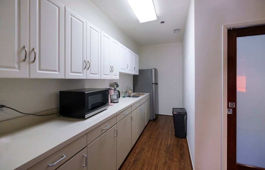 More Photos Of 5290 Overpass Rd, Santa Barbara Office For Sale