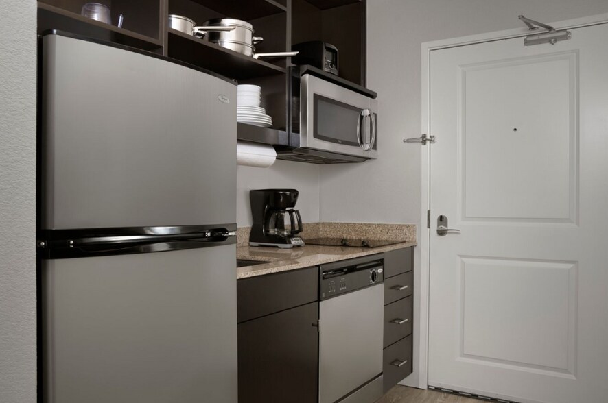 More Photos Of 2700 Travis St, DeSoto Hospitality For Sale