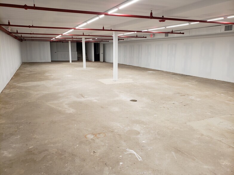 More Photos Of 526 Broadway, Newark General Retail For Sale