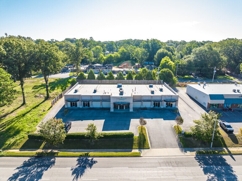 More Photos Of 1288 Sycamore View Rd, Memphis Medical For Sale