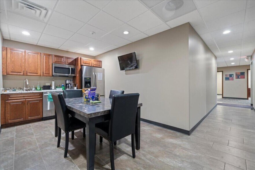 More Photos Of 100 E Broadway St, Council Bluffs Office For Sale