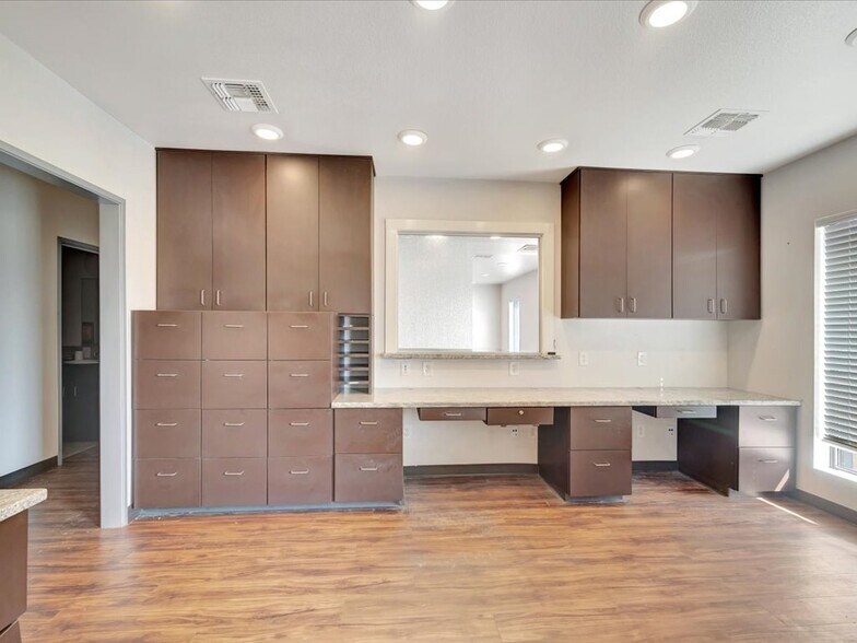 More Photos Of 1702 E Denman Ave, Lufkin Medical For Lease