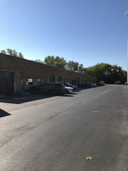More Photos Of 28039 W Commercial Ave, Lake Barrington Industrial For Lease