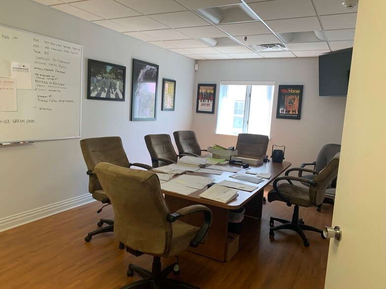 More Photos Of 2107 Springfield Ave, Vauxhall Service For Lease