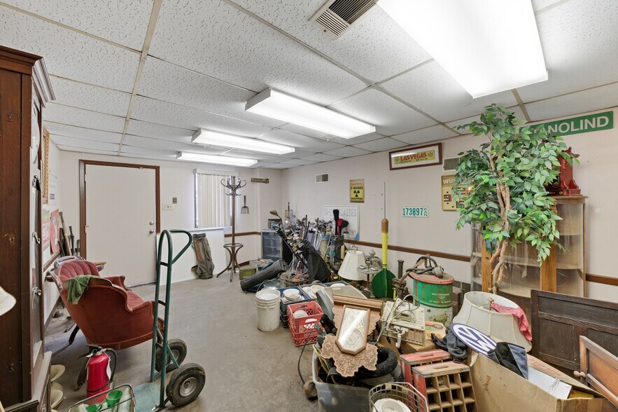 More Photos Of 9129 Irvington Blvd, Houston Warehouse For Sale