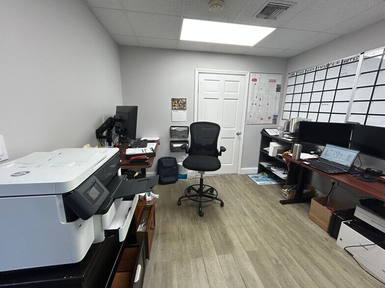 More Photos Of 560 NE 26th Ct, Pompano Beach Warehouse For Lease