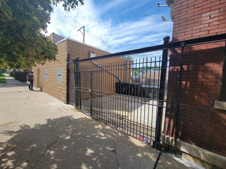 More Photos Of 3501 W Armitage Ave, Chicago Apartments For Lease