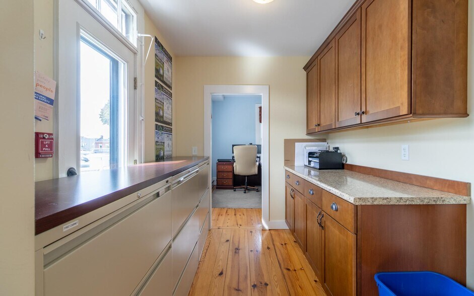 More Photos Of 110 Chapel St, Portsmouth Office For Lease