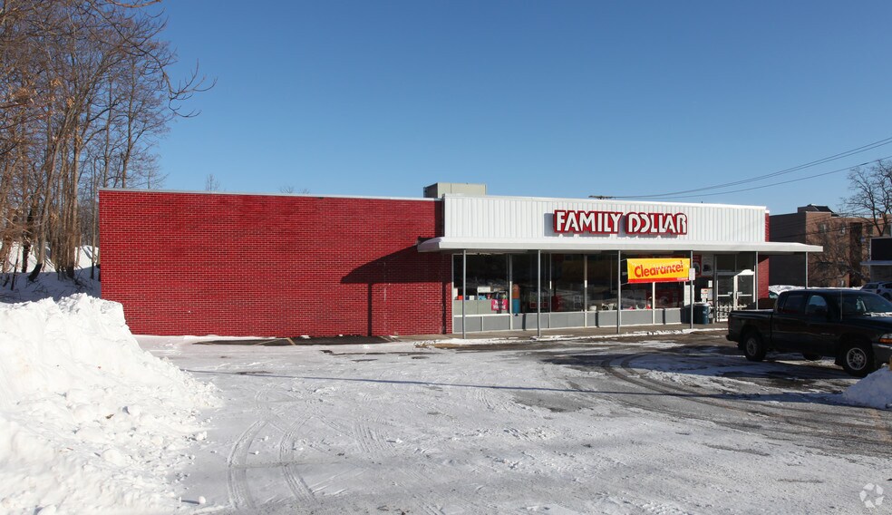 More Photos Of 133 William St, Palmyra Freestanding For Lease