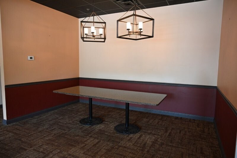 More Photos Of 517 S 4th St, Springfield General Retail For Sale