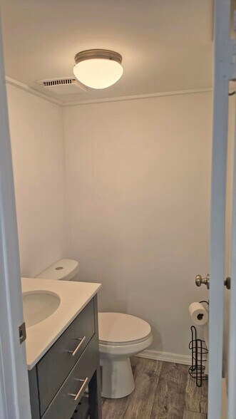 More Photos Of 493 Johnson Ave, Bohemia Warehouse For Sale